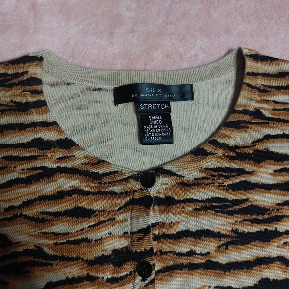 Silx By August Silk Women's Tiger Print Silk blend button Cardigan Size Small - Picture 3 of 9